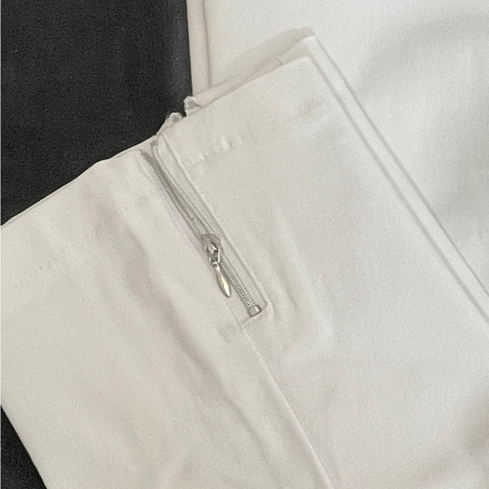 Rekucci white designer capri jeans
With zipper detail at ankle - Picture 9 of 9